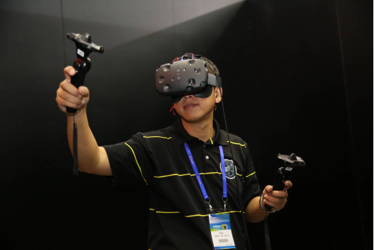 谁能代表未来？VR三巨头Oculus、HTC、索尼全面开战！-芯智讯