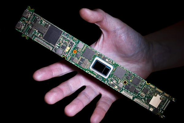 Intel 10nm++ Tiger Lake晶圆首曝：核心面积增大20％-芯智讯
