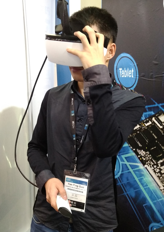 亿境推出的便携式VR一体机