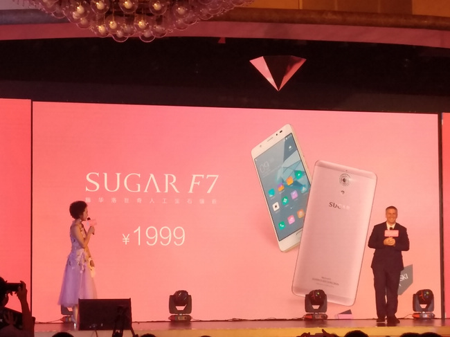 李治廷代言！SUGER糖果时尚手机F7正式发布，定价1999元
