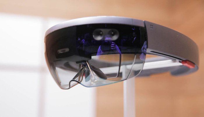 微软HoloLens的全息处理器为定制24核心，由台积电代工