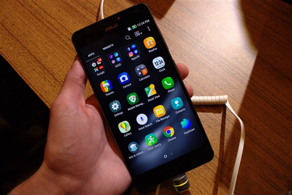 全球首款8GB内存手机华硕ZenFone AR发布