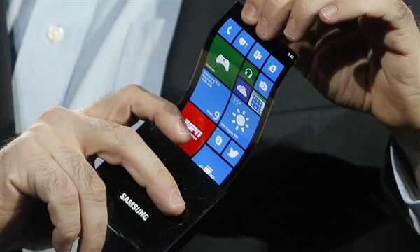 运行exe！微软“临时工”自曝Surface手机：革命性折叠屏