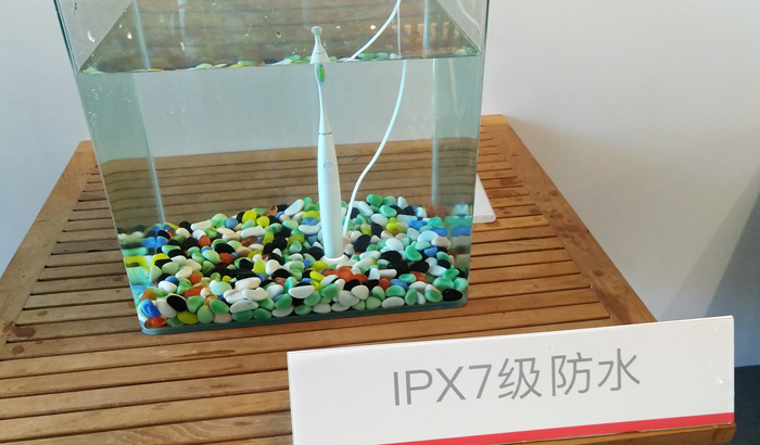 Oclean one支持IPx7防水
