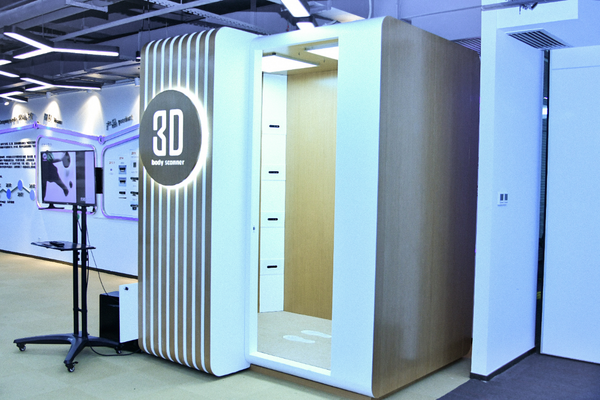 奥比中光打造的3D试衣间，可瞬间测量全身尺寸