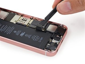 苹果低头让步：将为老款iPhone更换电池用户退款