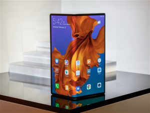 定价1.75万！华为5G折叠屏手机Mate X发布：正面硬罡三星Fold！