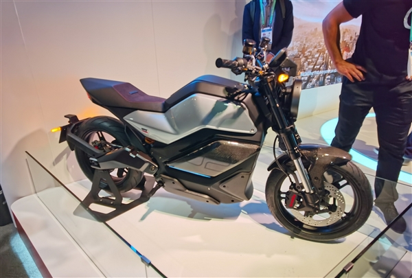 小牛首款5G跨骑电动摩托车发布：极速160km/h、续航130km