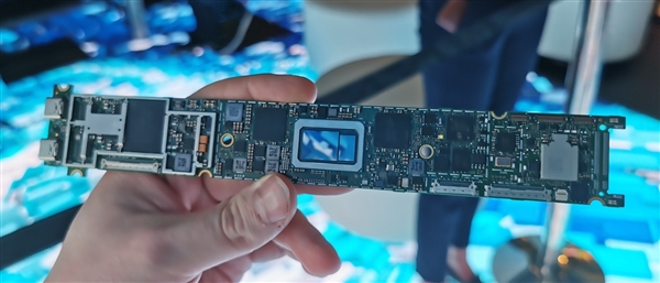 Intel 10nm   Tiger Lake晶圆首曝：核心面积增大20％